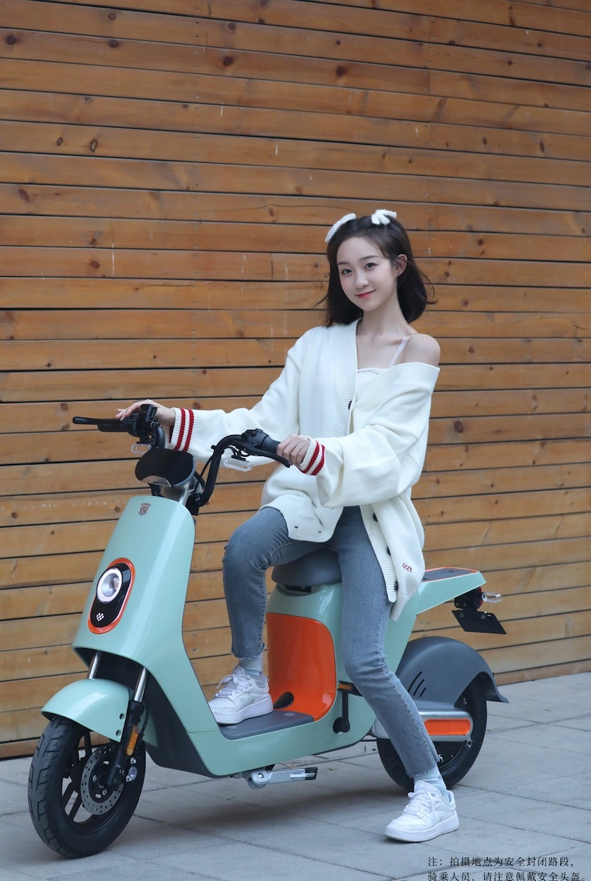 Electric Scooter 400W Lithium Battery MID Absorb APP Inno7